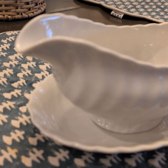 Johnson Brothers Regency White Swirl Gravy Boat and Under Plate England - Picture 3 of 10